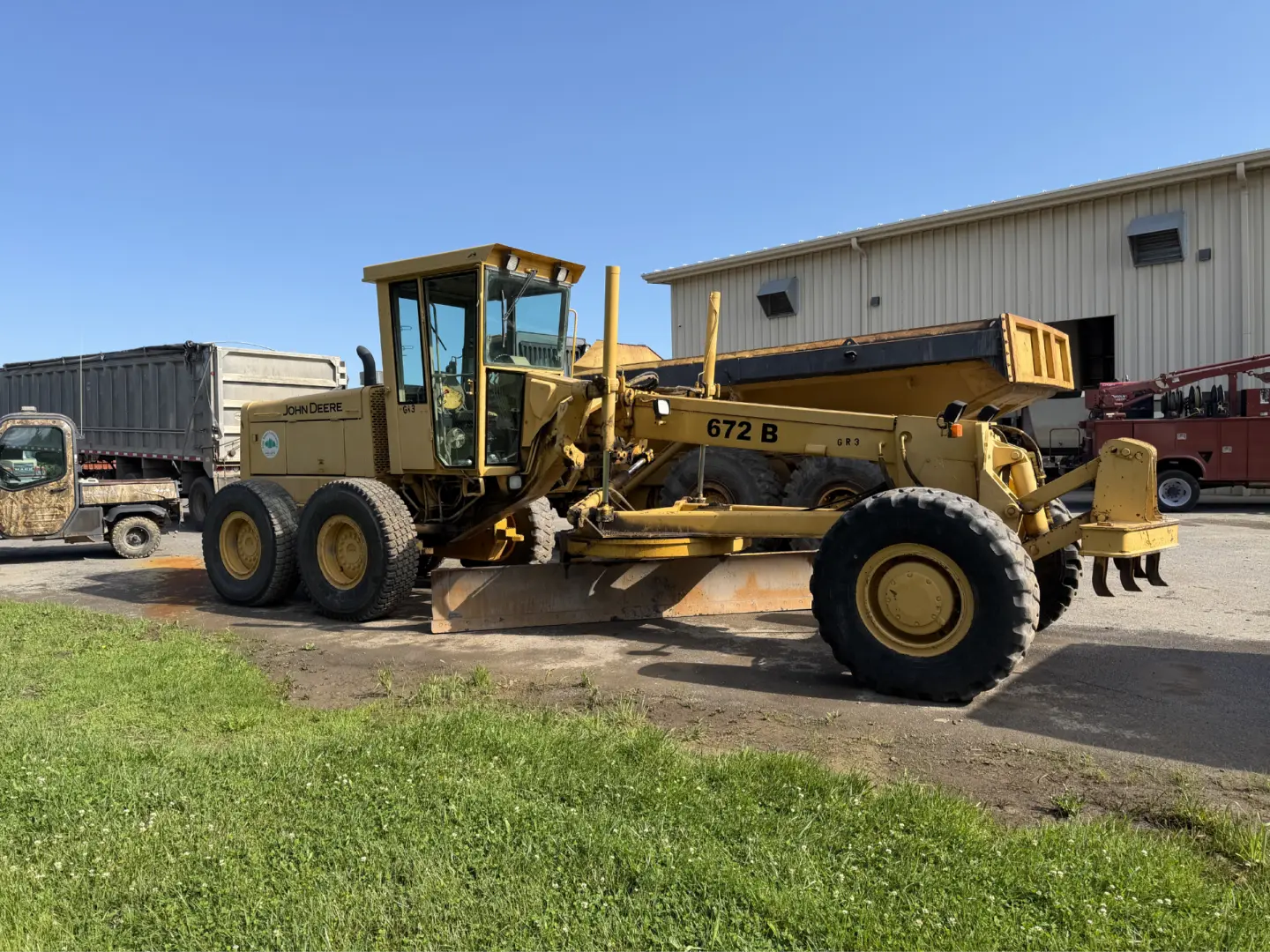 Motor grader at pine knoll construction in winchester VA ready to the next grading project.